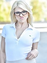 Rasierte Fotze, Wet Pussy of Tara What You Insert